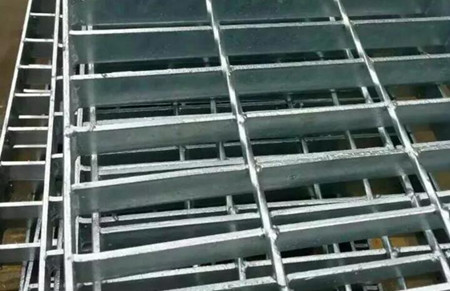 [鋼格板直接生產廠家]扁鋼對鋼格板質量的好壞的影響